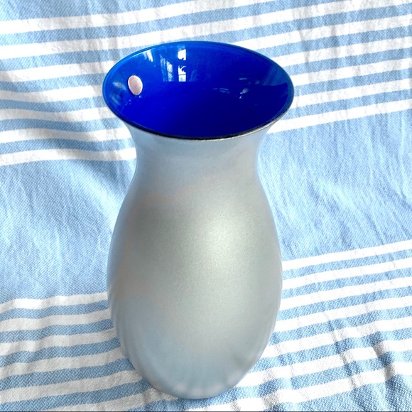 Matte Silver Table Vase - Picture 3 of 8